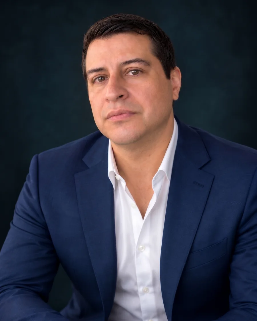 Dr. Eduardo Figueroa Flores, socio fundador